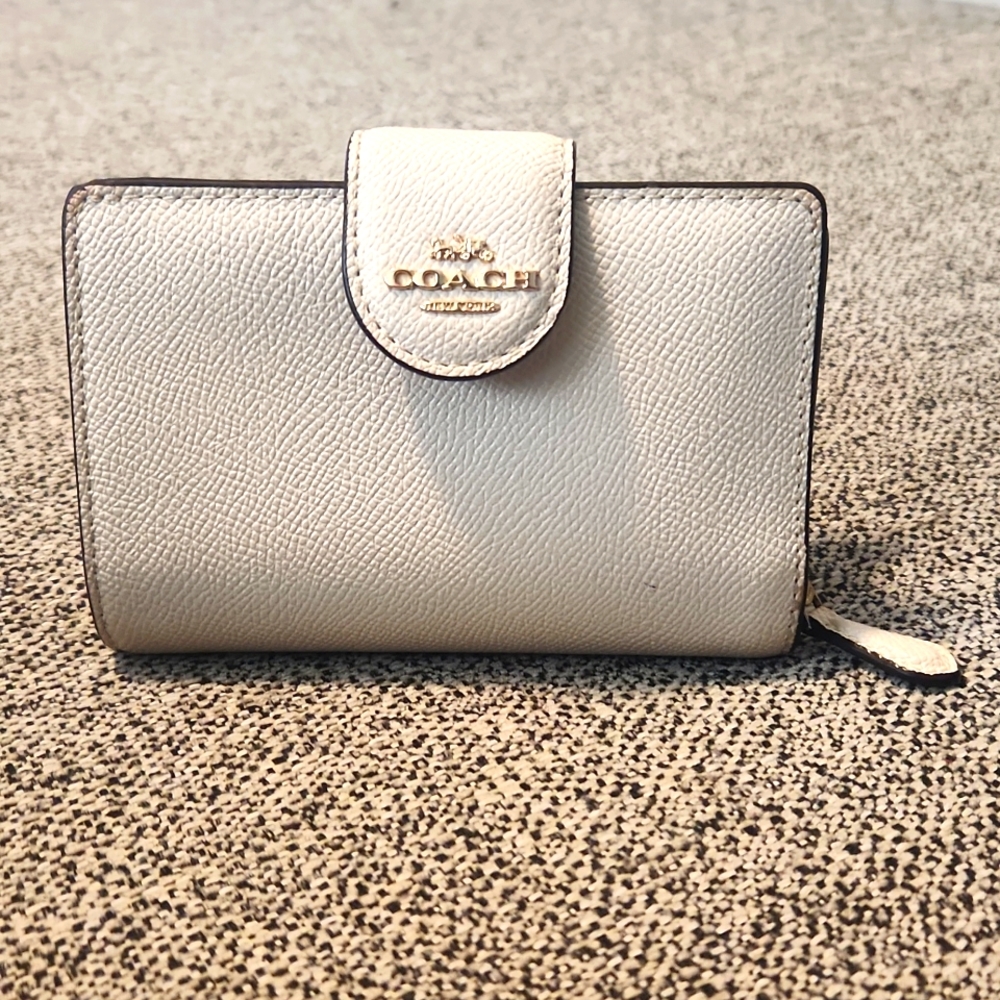 Coach medium corner zip wallet